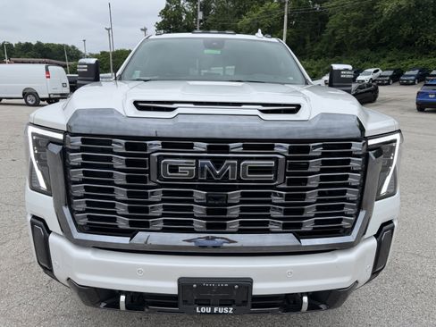 Used 2024 GMC Sierra 3500 Denali Ultimate AWD/4WD image 2