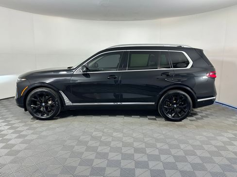 Used 2023 BMW X7 xDrive40i w/ Executive Package image 2