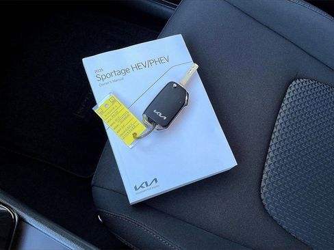 Certified 2025 Kia Sportage LX image 11