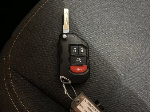Used 2025 Jeep Wrangler Unlimited Sahara AWD/4WD image 21