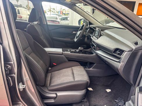 Used 2024 Nissan Rogue SV image 19