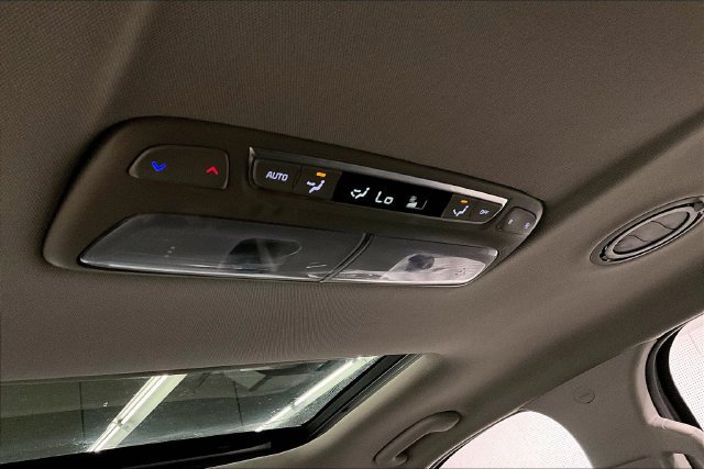 Used 2025 Kia Telluride S AWD/4WD image 32