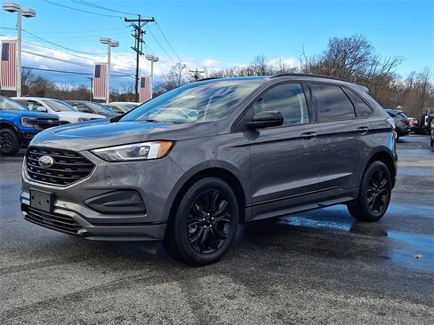 Used 2022 Ford Edge SE w/ Black Appearance Package image 3