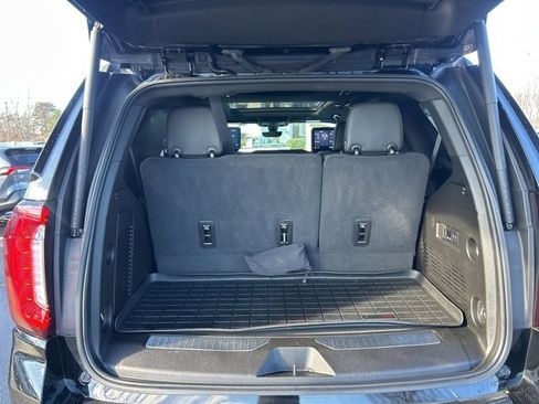Used 2021 GMC Yukon Denali w/ Denali Premium Package image 8