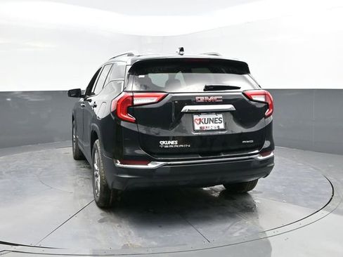 Used 2024 GMC Terrain SLT AWD/4WD image 10