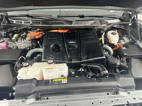 Used 2024 Toyota Tundra Limited AWD/4WD image 31