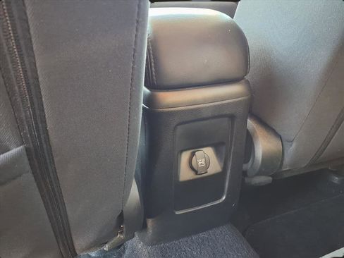 Used 2018 Dodge Journey SE w/ Blacktop Package image 9