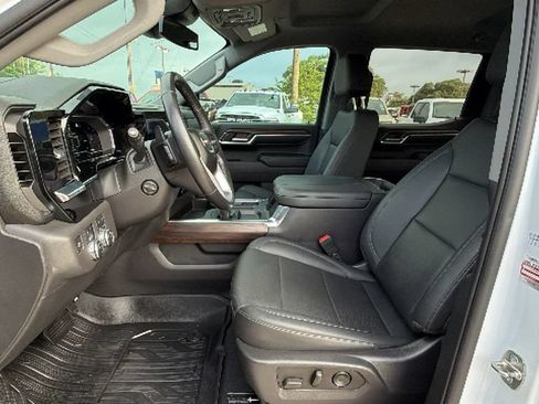 Used 2023 GMC Sierra 1500 SLT w/ SLT Premium Package AWD/4WD image 13