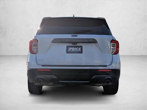 Used 2021 Ford Explorer XLT w/ Equipment Group 202A image 5