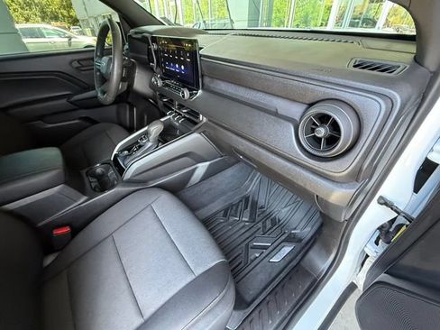 Used 2024 Chevrolet Colorado Trail Boss AWD/4WD image 16