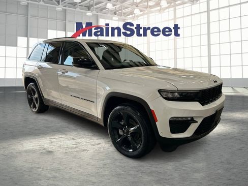 Used 2023 Jeep Grand Cherokee Limited w/ Luxury Tech Group II AWD/4WD image 7