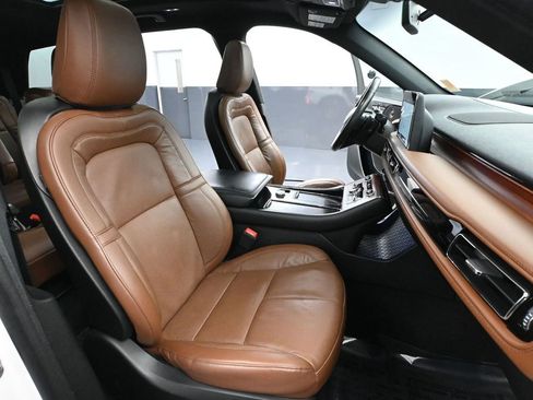 Used 2023 Lincoln Aviator Reserve image 54