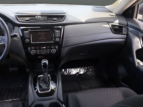 Used 2019 Nissan Rogue SV FWD image 16