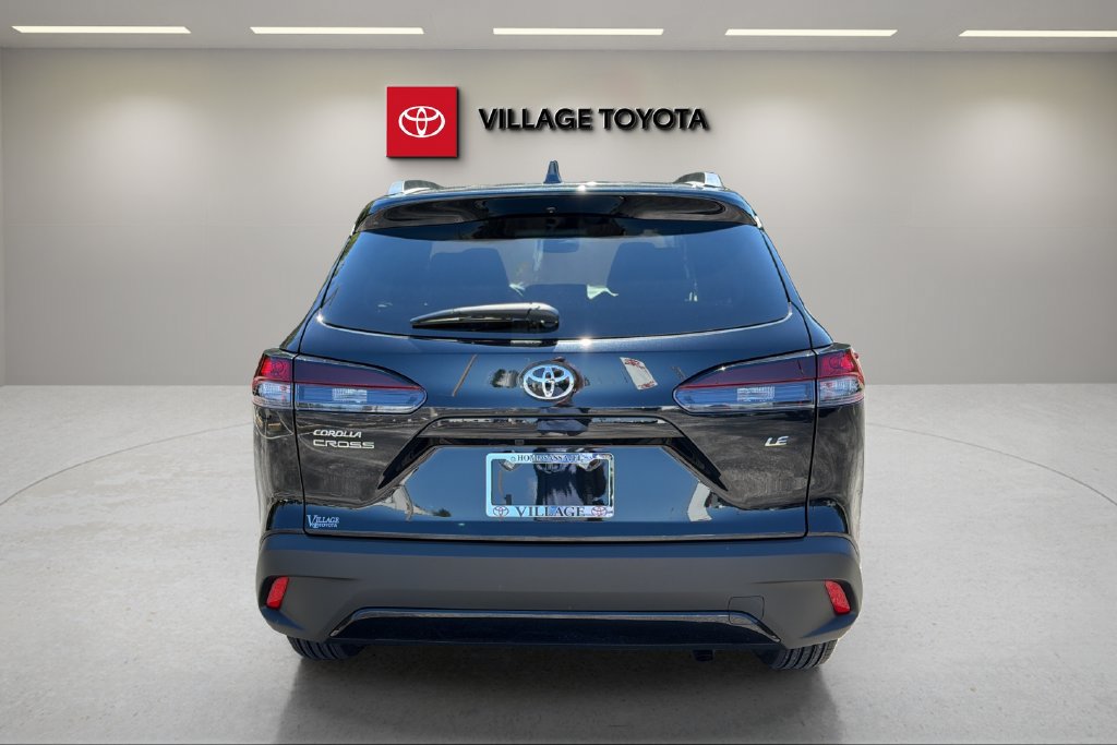 New 2026 Toyota Corolla Cross LE w/ Moonroof Package FWD image 4