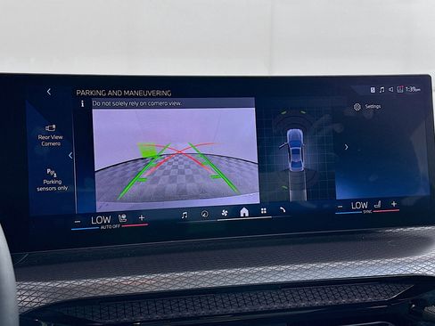 Used 2025 BMW 330i xDrive Sedan w/ Convenience Package image 23