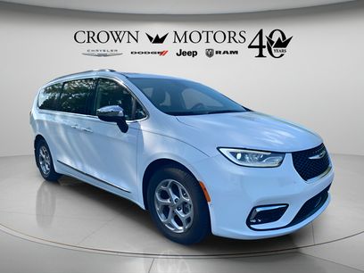 Used 2023 Chrysler Pacifica Limited w/ Trailer Tow Group