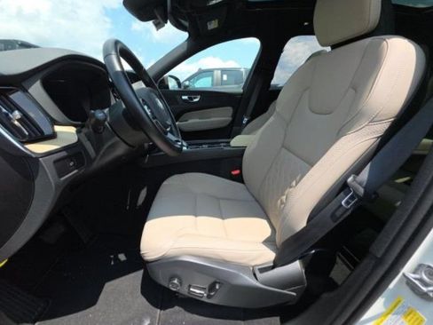 Used 2026 Volvo XC60 B5 Plus AWD/4WD image 4