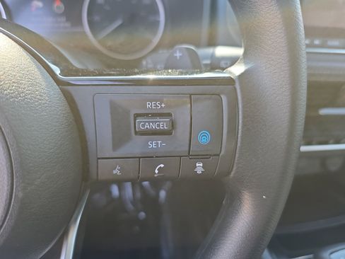 Used 2022 Nissan Rogue SV image 18