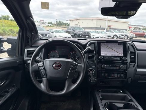 Used 2024 Nissan Titan PRO-4X w/ Pro-4x Convenience Package AWD/4WD image 12