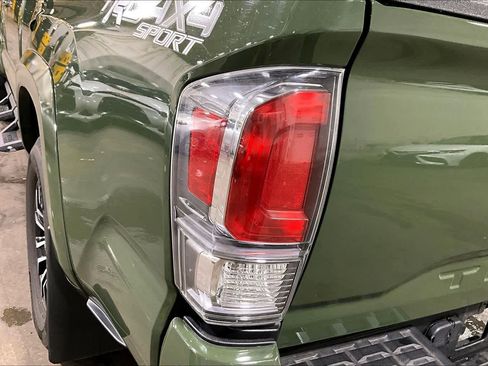 Used 2021 Toyota Tacoma TRD Sport w/ Technology Package image 23