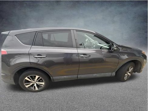 Used 2018 Toyota RAV4 XLE FWD image 3