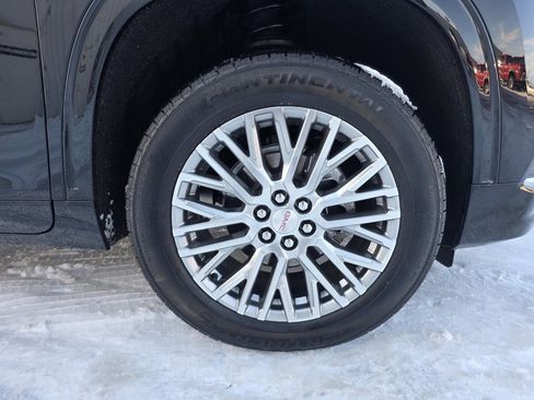 Used 2025 GMC Acadia Denali image 32