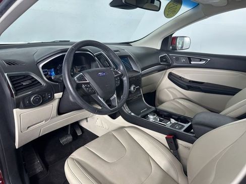 Used 2019 Ford Edge Titanium w/ Equipment Group 301A FWD image 12