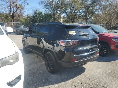 Used 2021 Jeep Compass Latitude image 4