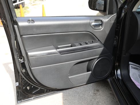 Used 2016 Jeep Compass 75th Anniversary w/ Power Value Group image 17