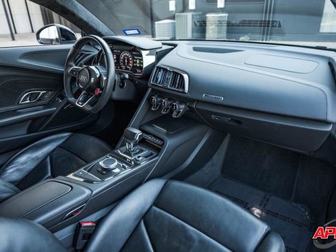 Used 2018 Audi R8 V10 w/ Premium Package image 18