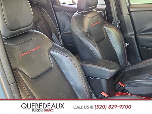 Used 2018 Jeep Renegade Trailhawk AWD/4WD image 28