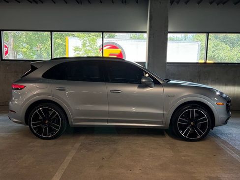 Used 2023 Porsche Cayenne Turbo S AWD/4WD image 9