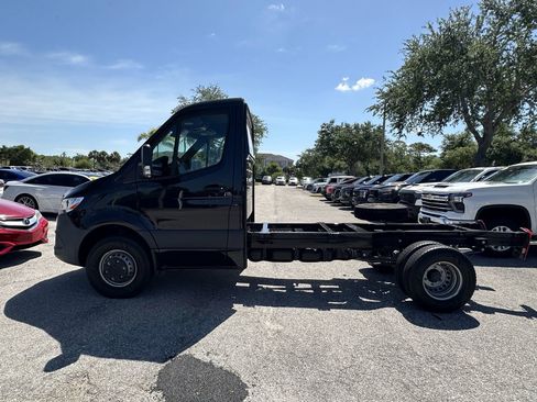 Used 2023 Mercedes-Benz Sprinter 3500 image 8