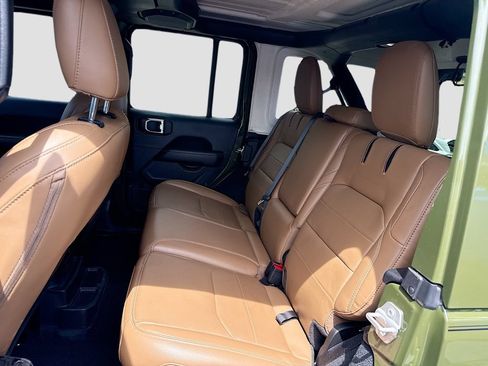 Used 2022 Jeep Wrangler Unlimited Sahara AWD/4WD image 25
