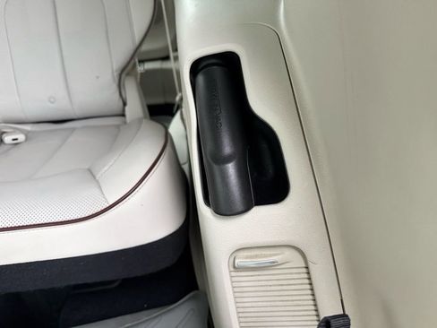 Used 2017 Chrysler Pacifica Limited image 24