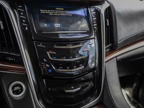 Used 2018 Cadillac Escalade ESV Luxury RWD image 23