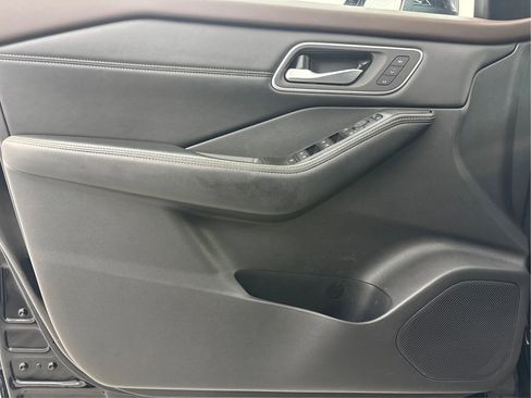 Used 2021 Nissan Rogue SL w/ Premium Package image 26