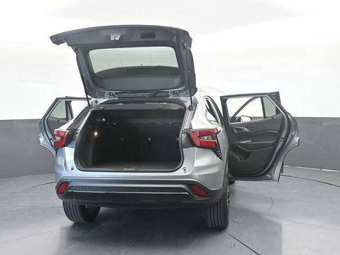 Used 2024 Chevrolet Trax RS w/ Sunroof Package image 77