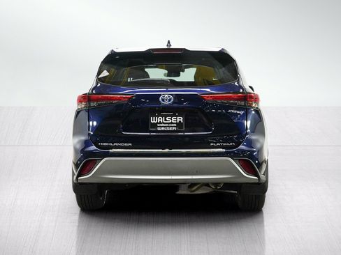 Used 2021 Toyota Highlander Platinum AWD/4WD image 4
