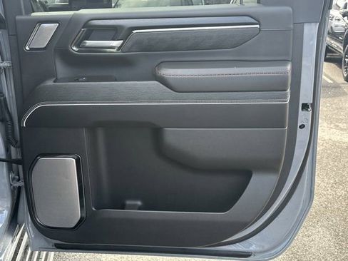 Used 2025 GMC Sierra 2500 AT4X image 17