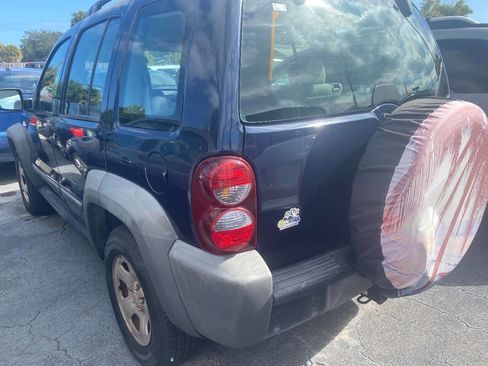 Used 2007 Jeep Liberty Sport image 2