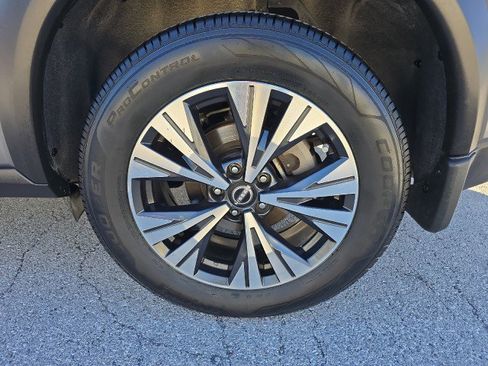 Used 2023 Nissan Rogue SV image 12