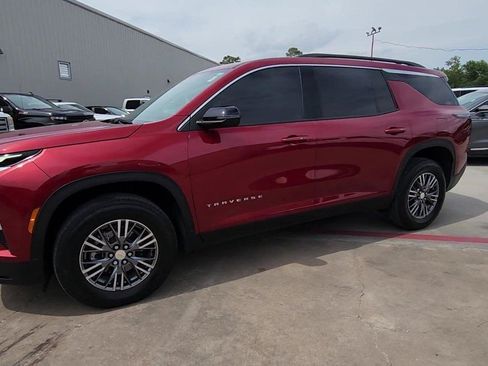 Certified 2025 Chevrolet Traverse LT w/ Driver Confidence Package FWD image 4