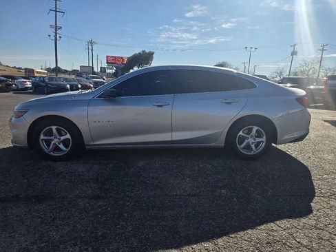 Used 2017 Chevrolet Malibu LS image 4