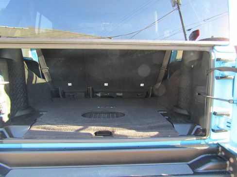 Used 2017 Jeep Wrangler Unlimited Sahara AWD/4WD image 13