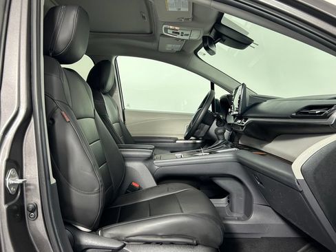 Used 2024 Toyota Sienna LE w/ LE Plus Package AWD/4WD image 10
