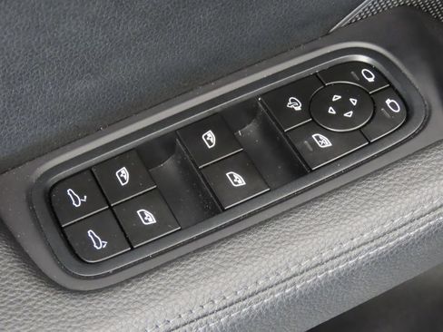 Certified 2024 Porsche Cayenne AWD/4WD image 36