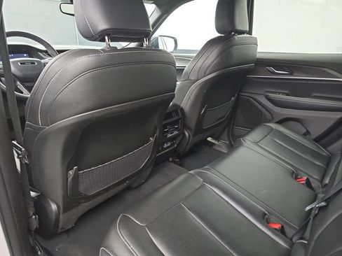 Used 2024 Jeep Grand Cherokee Limited image 47