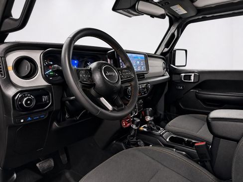 Used 2024 Jeep Wrangler Unlimited AWD/4WD image 12