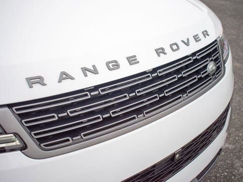 Used 2024 Land Rover Range Rover Sport SE image 16